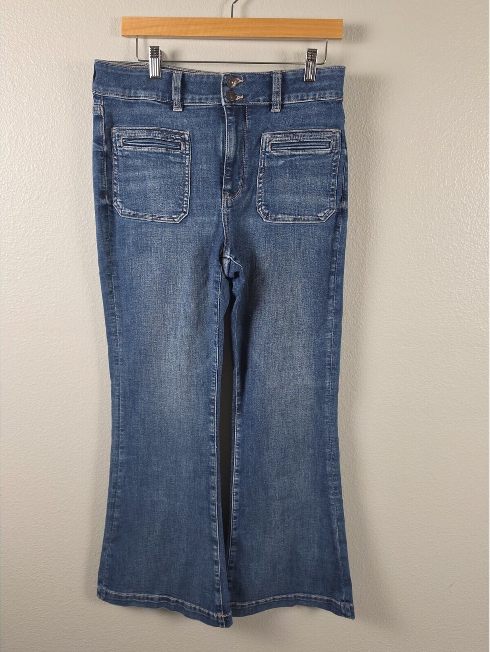 American Eagle  Womens Super High rise Flare, Next Level Strech Size 12 31W